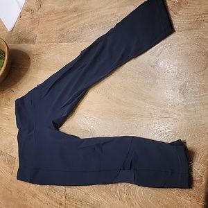 LULU LEMON Crop Legging.  Navy, size 4.  21 inch inseam